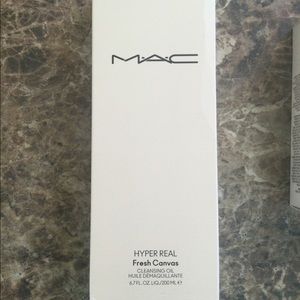 MAC Hyper Real cleansing oil